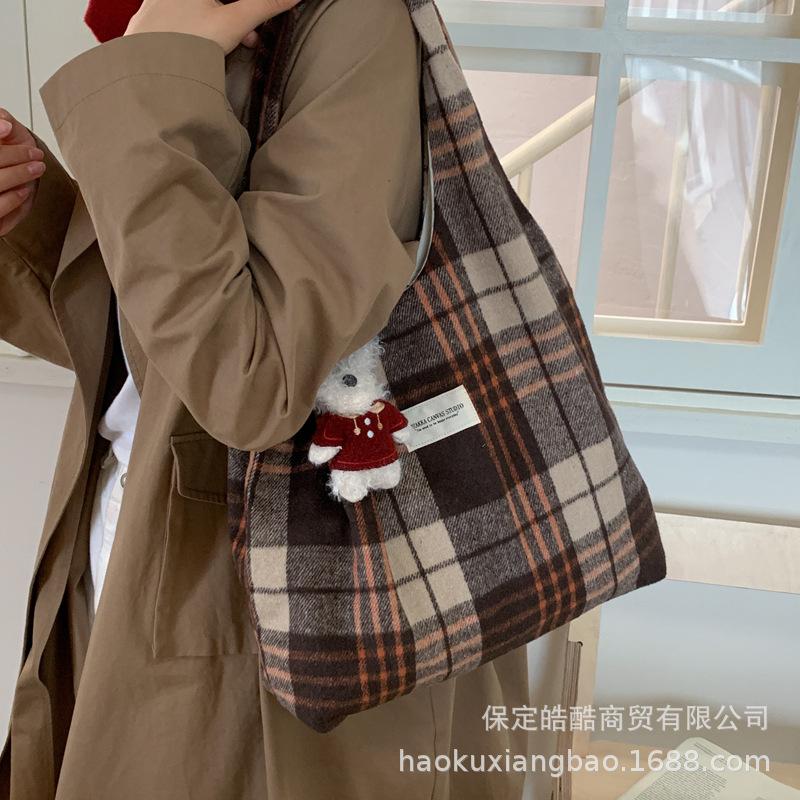 Повседневная холщовая сумка большой вместимости женская 2025 новая легкая и универсальная сумка-тоут через плечо для поездок на работу модная сумка-тоут