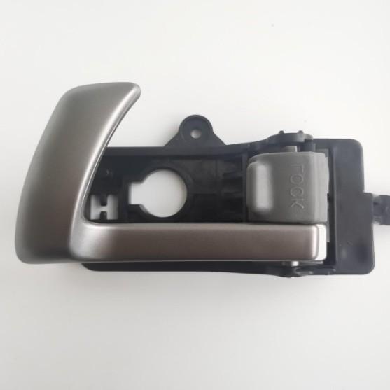 Внутренняя ручка двери автомобиля Hyundai Kia 826102B010/826202B010 - Корея