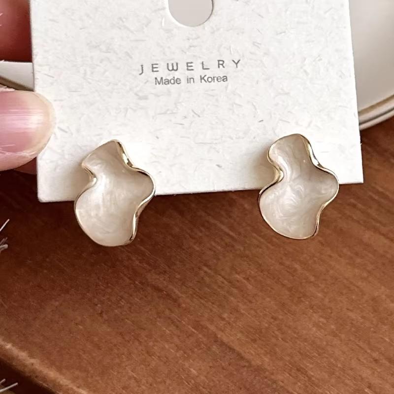 Trendy White Hanging Earrings for Women Translucent Acrylic Flower Dangle Earrings Rhinestone Imitation Pearl Ear Jewelry