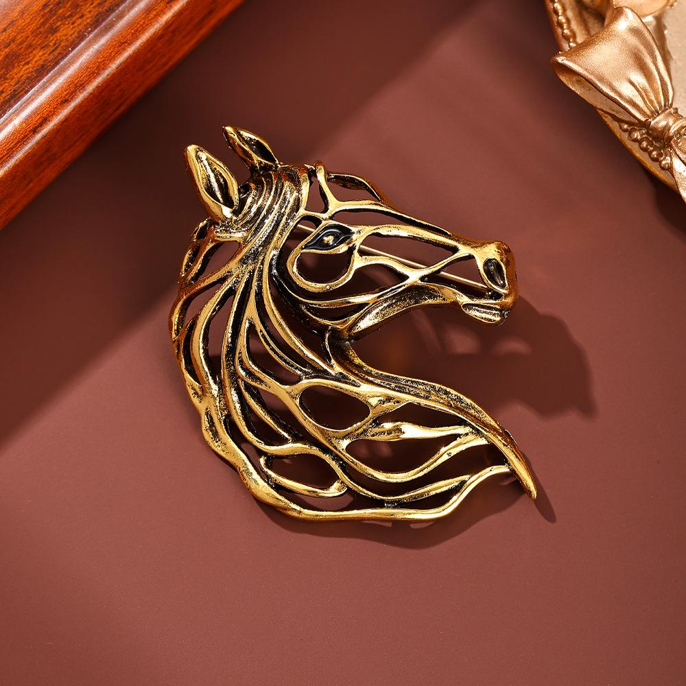 Year of the Horse brooch high-end sense light luxury niche high-end pin zodiac horse brooch jewelry men's blazer accessories