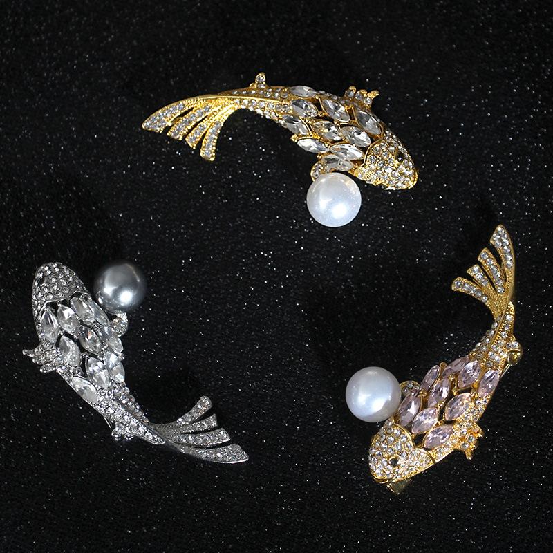 Female Fashion White Pink Crystal Pearl Fish Brooches For Women Luxury Yellow Gold Silver Color Alloy Animal Brooch Safety Pins