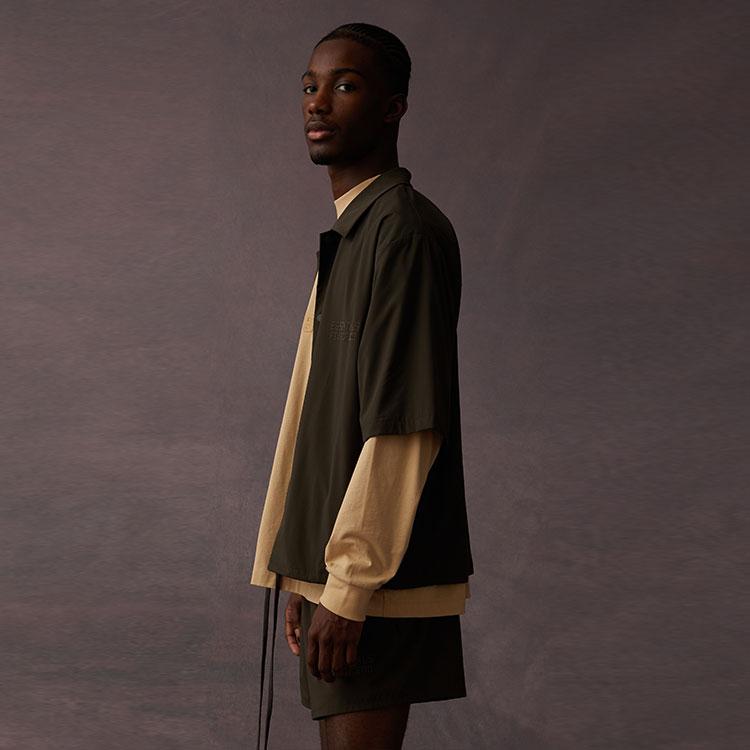 Fear of God Essentials Мужская рубашка с коротким рукавом из нейлона, цвет иссиня-черный, Топы для мужчин 186BT224000F