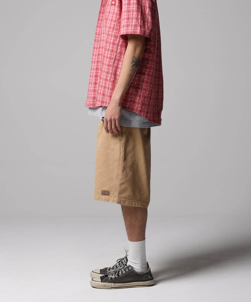 DICKIES Garment Dyed One-Pleat Twill Shorts Khaki