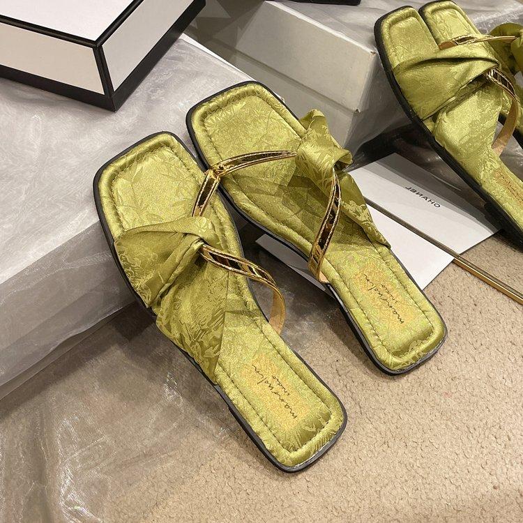 Модные повседневные сандалии на берегу моря, стиль для женщин 2024 года, для ношения на улице, сотня модных женских тапочек в китайском стиле с открытым носком, сандалии