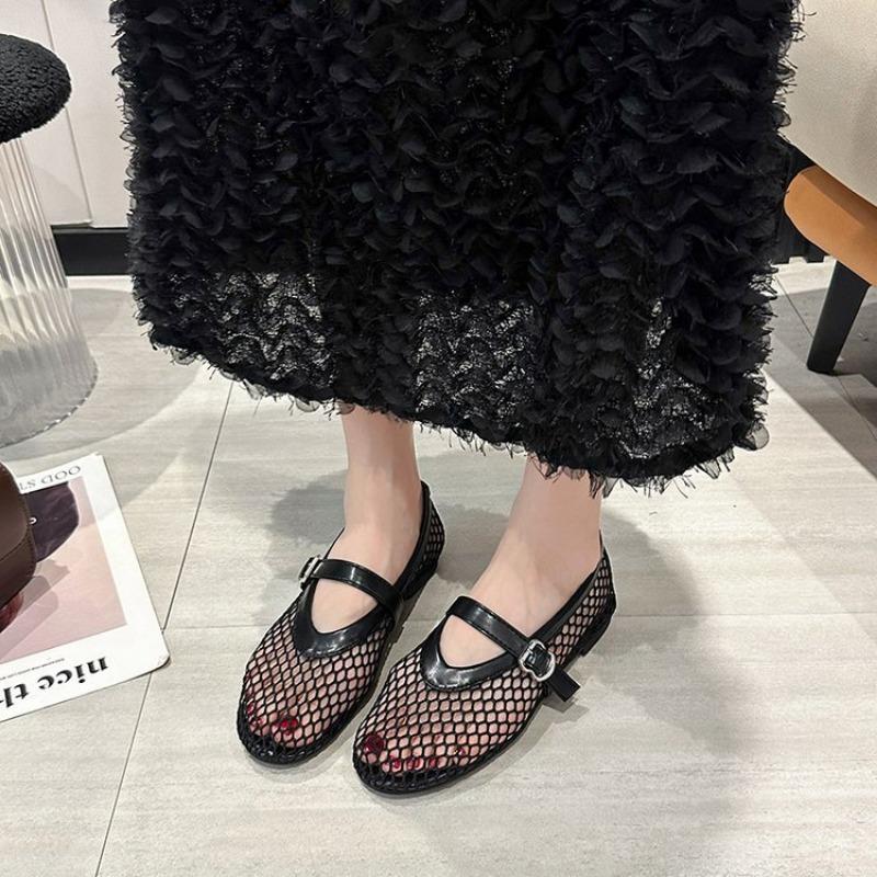 Сандалии на плоской подошве с металлической пряжкой для женщин, для ношения на открытом воздухе, с полыми повседневными сандалиями