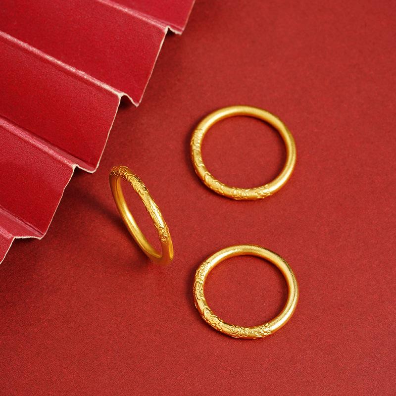Women's Simple Ring with Plain Ring and Carved Pattern, Elegant and Fashionable