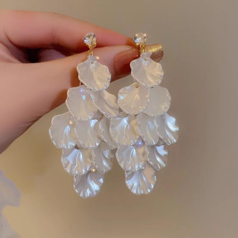 High-end French Super Fairy Pearl Flower Fringed Earrings Women's Light Luxury Temperament Earrings Retro Petal Exaggerated Earrings