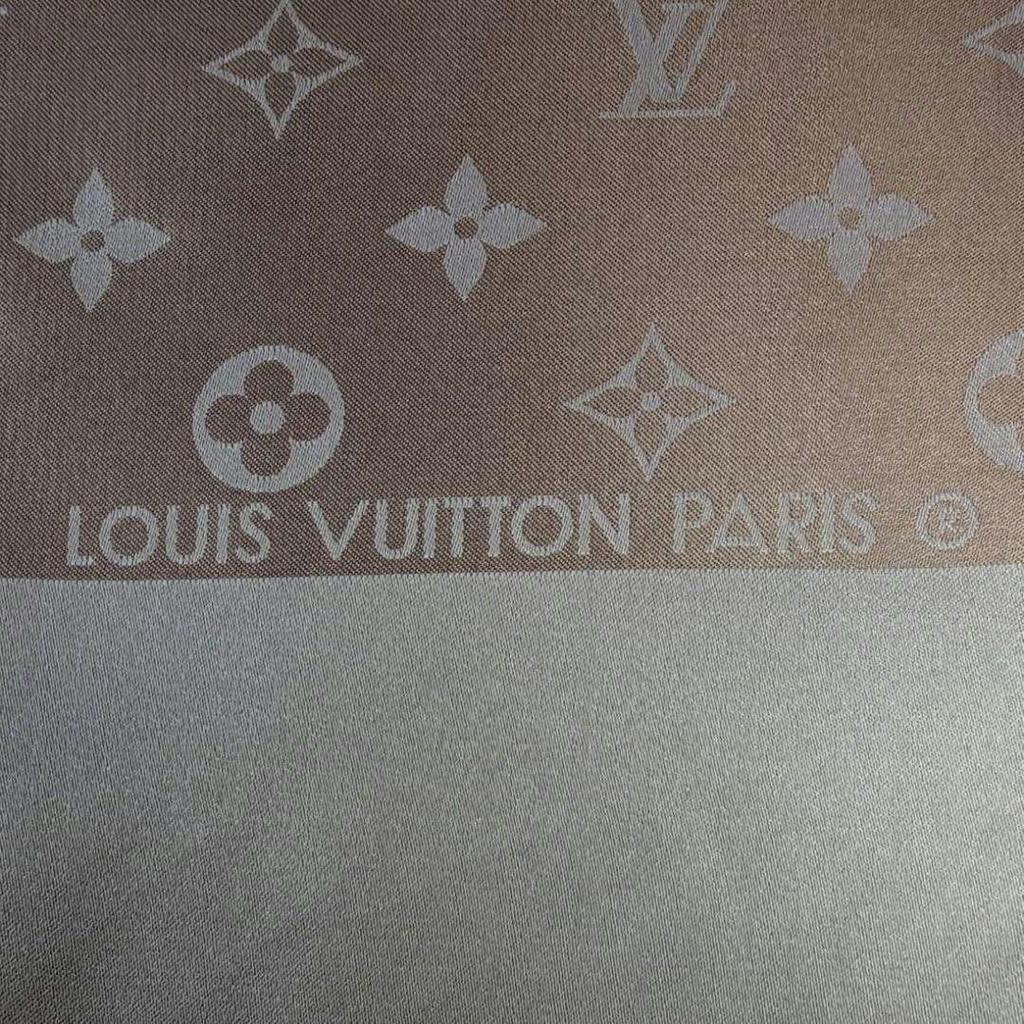 Б/у шелковый платок Louis Vuitton Monogram с бахромой и коробкой 875