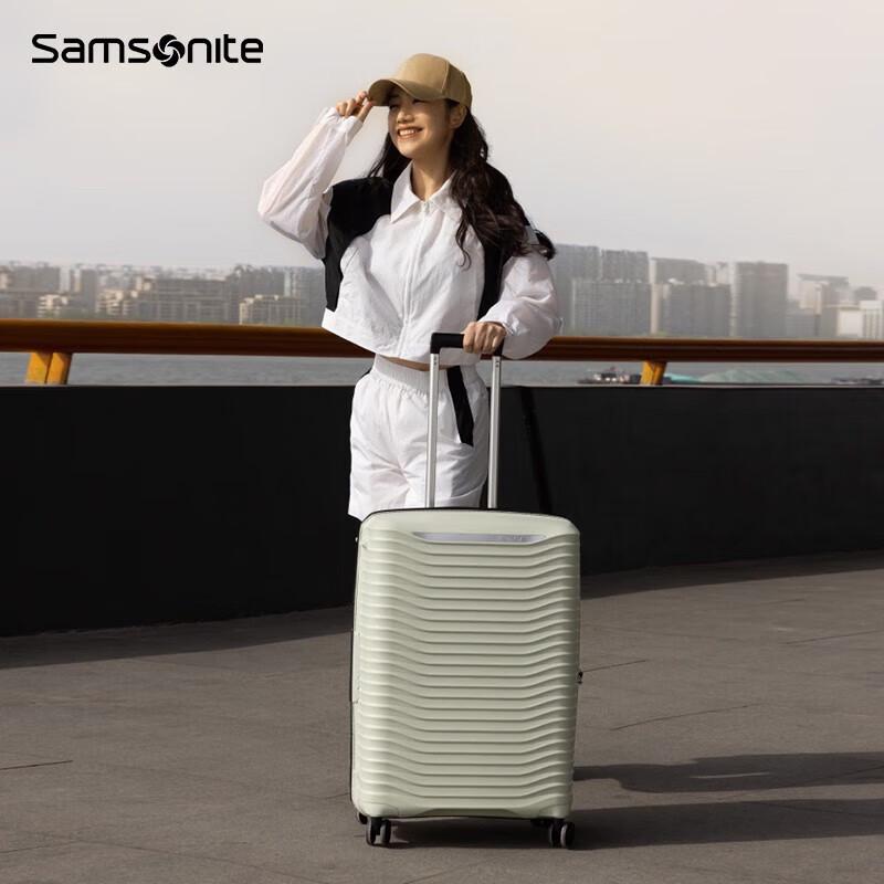 Стильный жесткий чемодан Samsonite на колесиках