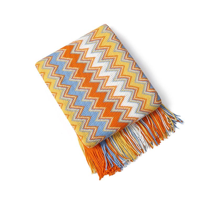 Вязаный диван в стиле бохо и летнее одеяло для сна