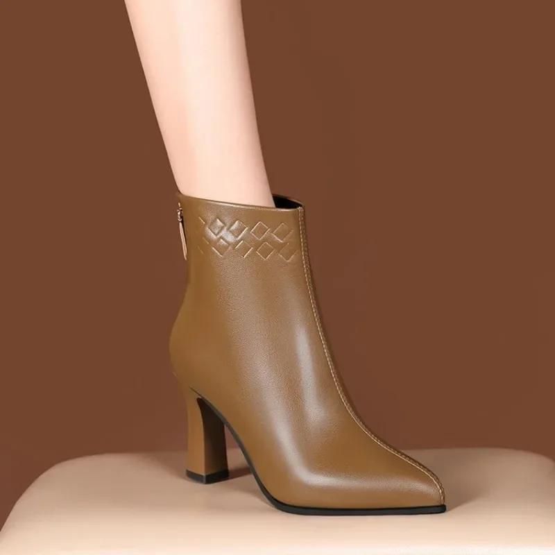 Мода 2025 Весна и Осень Зима Новые КорейскаяМода Острый Носок Задняя Молния Толстый Высокий Каблук Модные Ботинки Повседневные Большие Женские Короткие Ботинки
