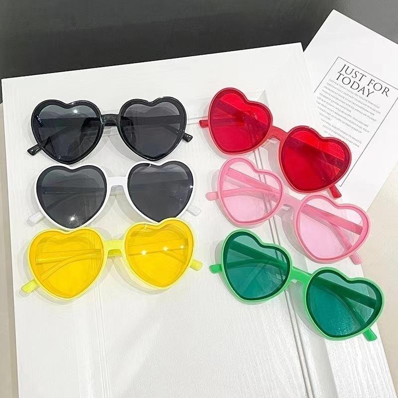Lovely Heart Shaped Sunglasses for Women Fashion Cute Sexy Vintage Sun Glasses UV400 Protection Outdoor Leisure Eyewear