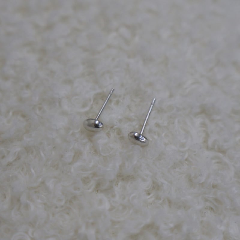APIOH TINY OVAL EARRING
