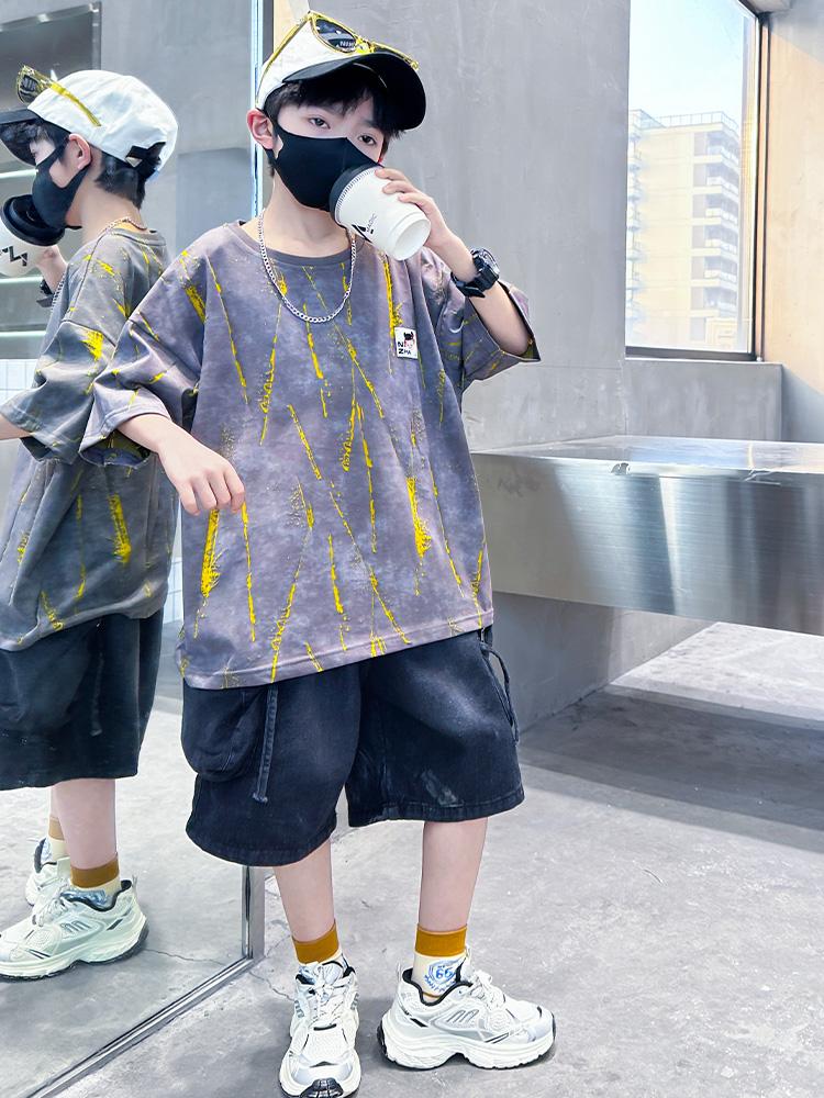 Boys' short sleeved T-shirt summer 2026 new item, medium and large children's thin design, boys' summer clothes, children's cool and stylish top t