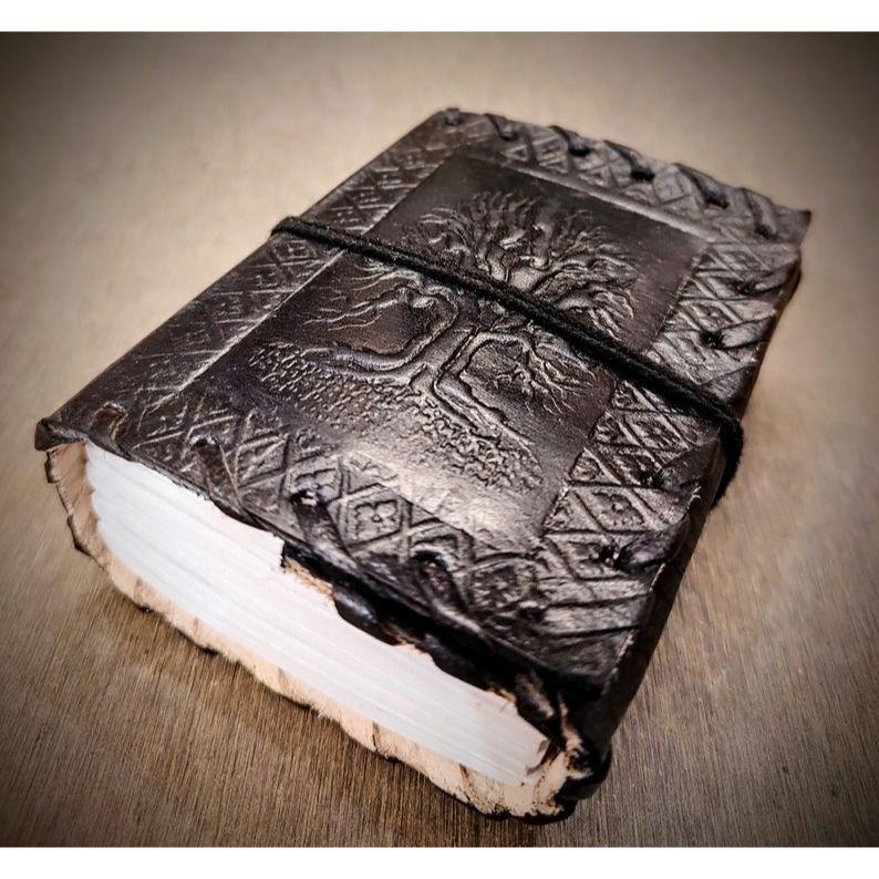 Винтажный черный ежедневник ручной работы в кожаном переплете с тиснением «Древо жизни» — 200 толстых страниц без подкладки из переработанных материалов многоразового использования — подарок для него/нее, унисекс