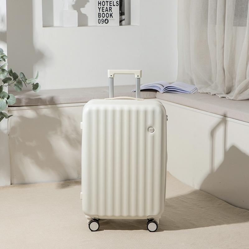 Легкий женский чемодан-спиннер 20 дюймов с подстаканником - Ручная кладь в свежем стиле