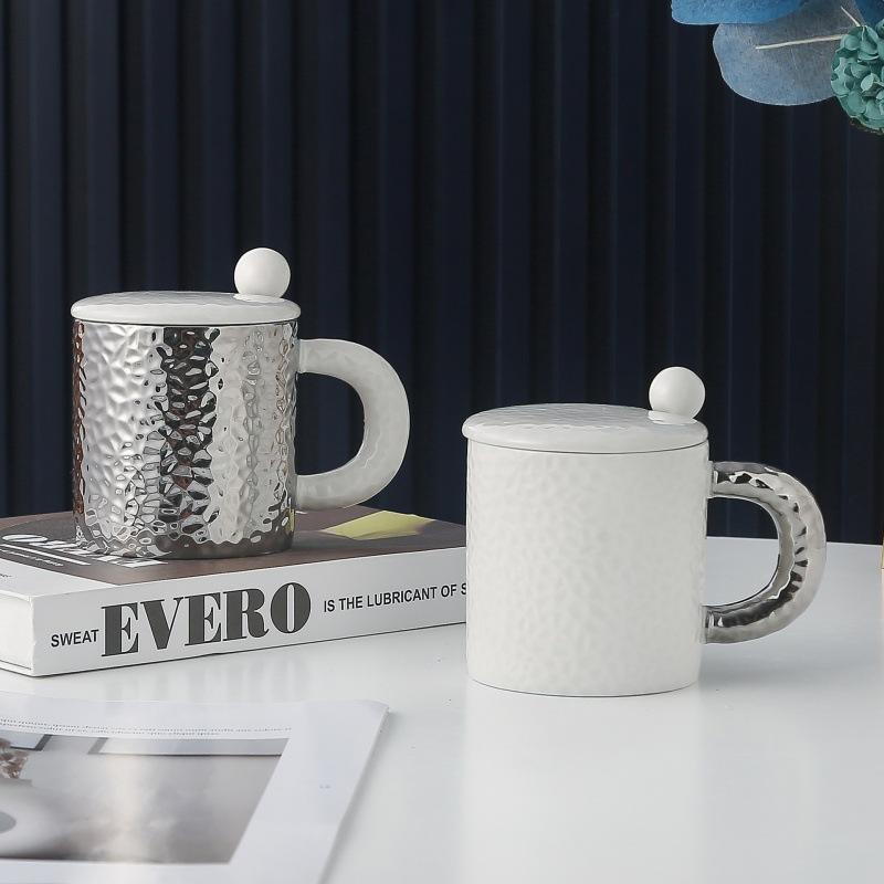 Легкая роскошная кружка с узором «молоток», высококачественная керамическая чашка, бытовая кофейная чашка с крышкой, ложкой, креативная подарочная чашка для воды