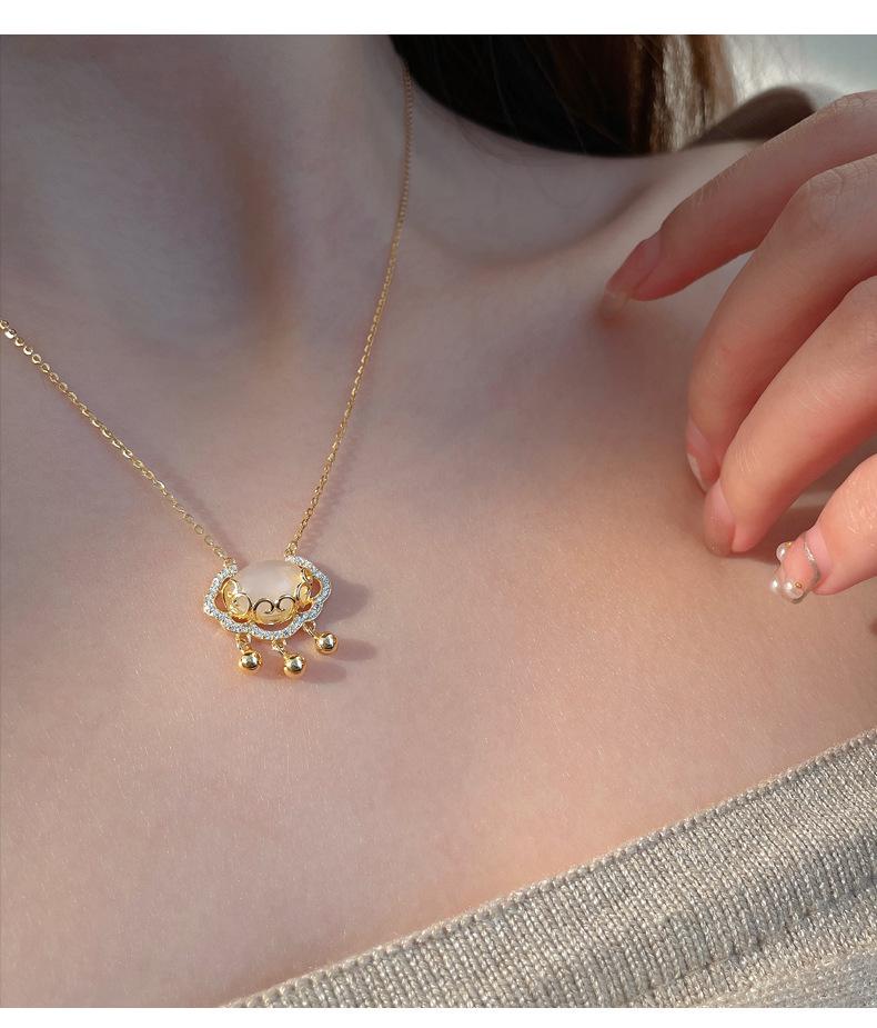 Кулон-ожерелье Гочао Руйи: Женская ретро этническая цепочка на ключицы с замком долголетия - Элегантная художественная цепочка для свитера, модный дизайн