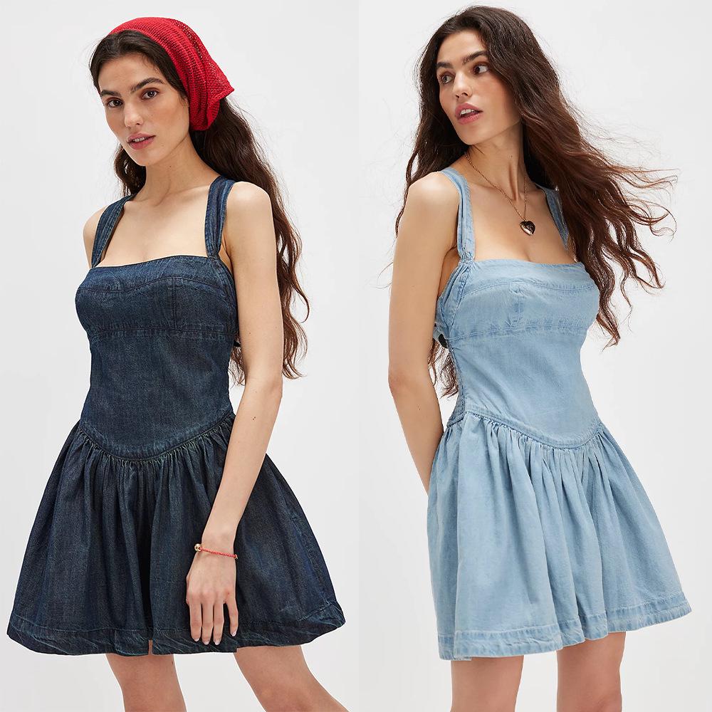 Европейское и американское женское летнее мини-платье из денима без спины 2025 года, облегающее, с высокой талией, однотонное.