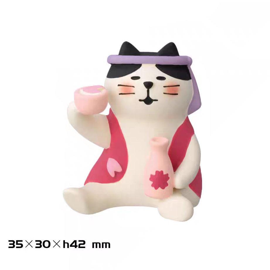 ZAKKA Cherry Blossom Miniature Japanese Cat Ornaments - Cute Heart-Shaped Desktop Decor Gifts.