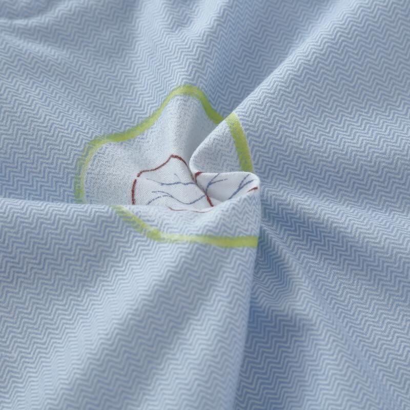 Playboy Leaf Whisper Skin-Friendly Summer Quilt