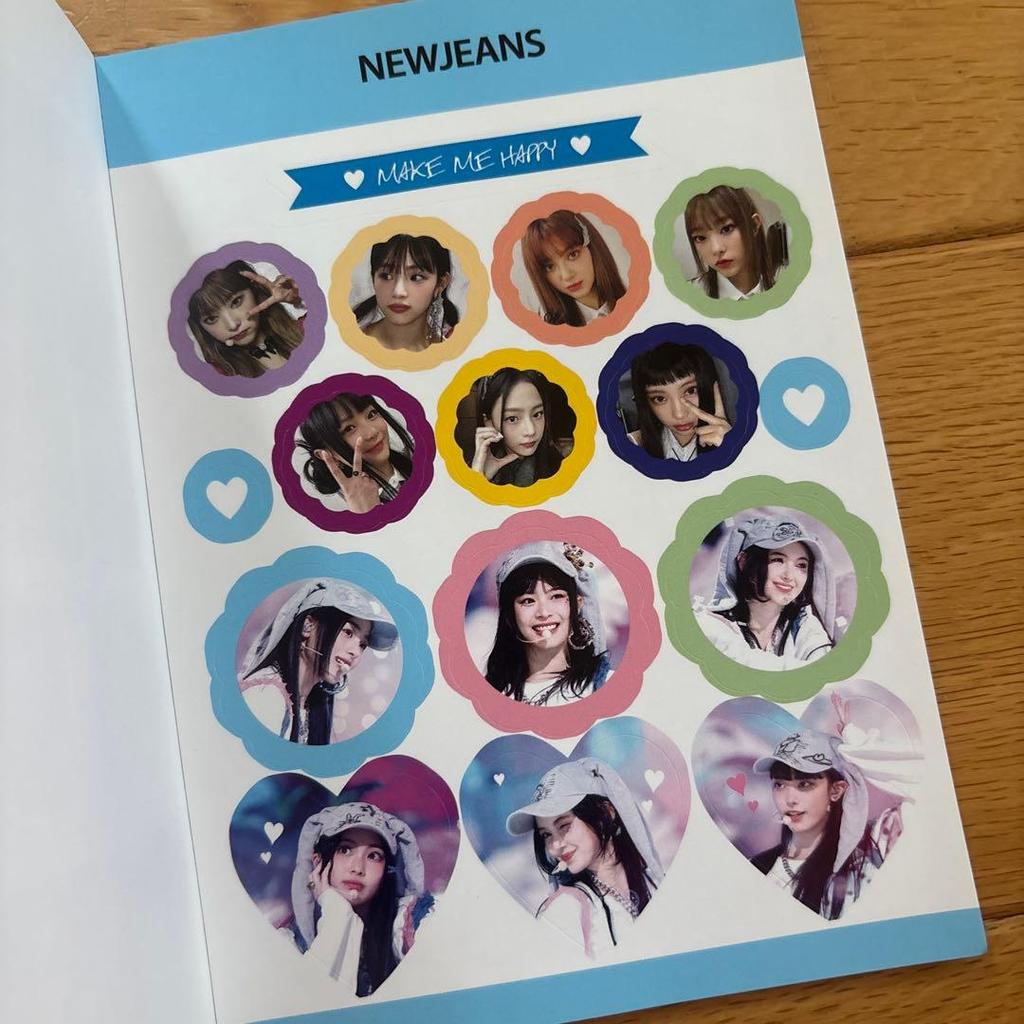 [Б/У] Книга наклеек Newjeans