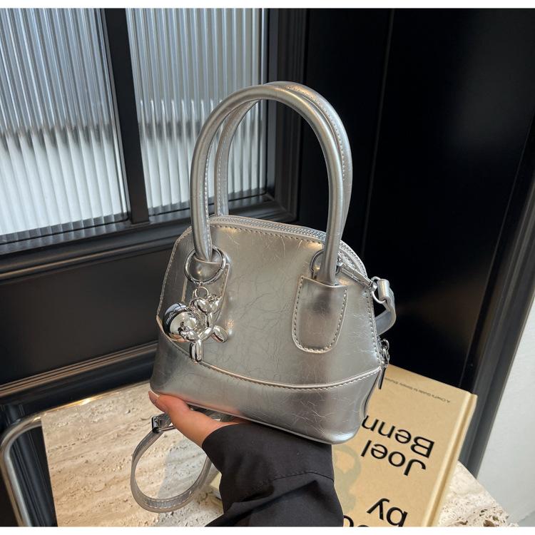 Женская сумка 2024 года, новая модная высококачественная осенняя универсальная сумка-мессенджер через плечо, популярная маленькая квадратная сумка