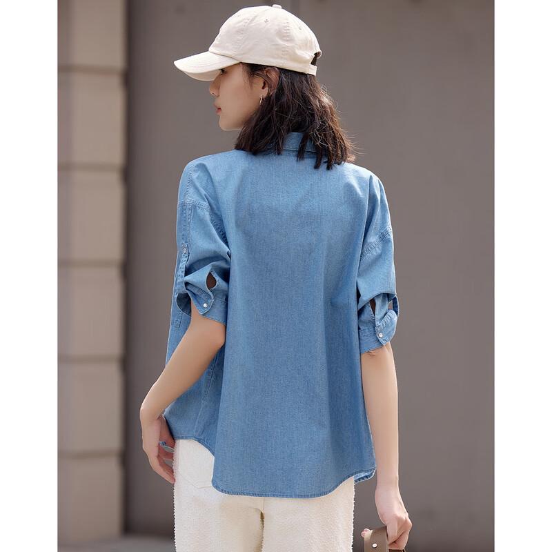 Женская джинсовая рубашка с отложным воротником и закатывающимися рукавами