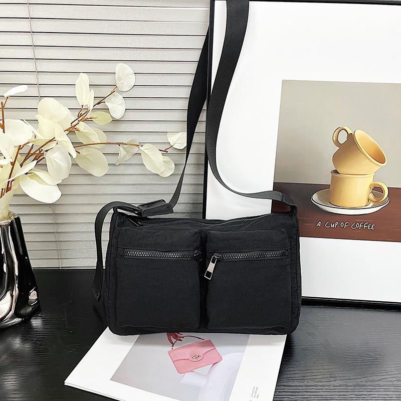 2025 new large-capacity nylon cloth lightweight shoulder bag daily leisure fashion simple messenger bag messenger bag bag bag