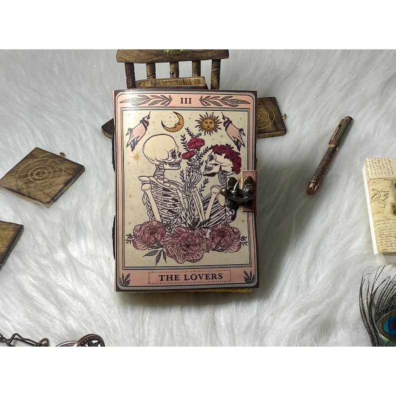 Винтажный кожаный журнал «Книга теней для влюбленных» Кожаный журнал ручной работы Журнал Гримуара с бумажными краями, подарки для мужчин и женщин