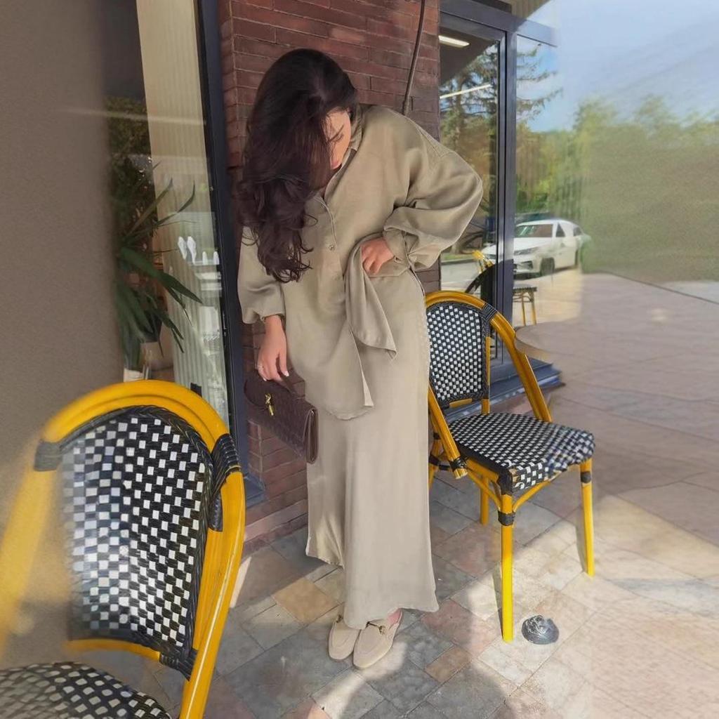 Европейское и американское женское джинсовое платье-рубашка на осень 2025 года с широким поясом: Повседневный и удобный