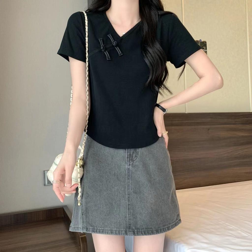 Niche Spice Girl Sexy niche slim-fitting and thin v-neck short-sleeved T-shirt diagonal placket buckle unique new Chinese top ins