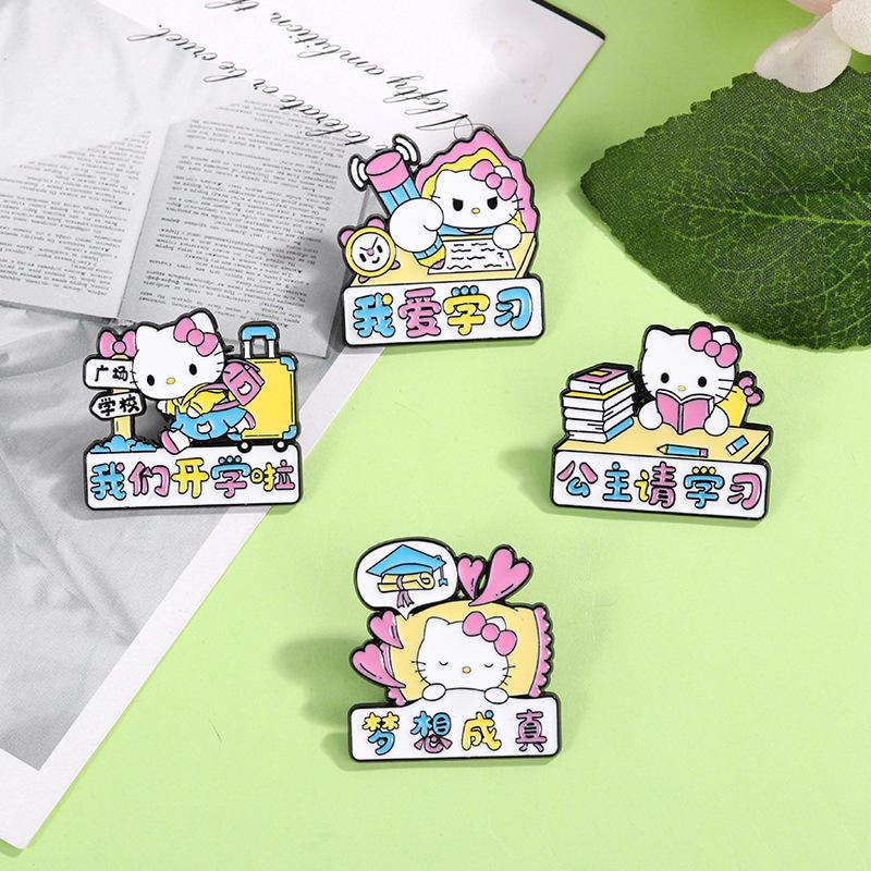 Sanrio Hello Kitty Мультяшный Аниме Периметр Удача Пропуск Все Экзамены Сплав Брошь Эмалевый Значок Декоративная Булавка для Рюкзака Одежды