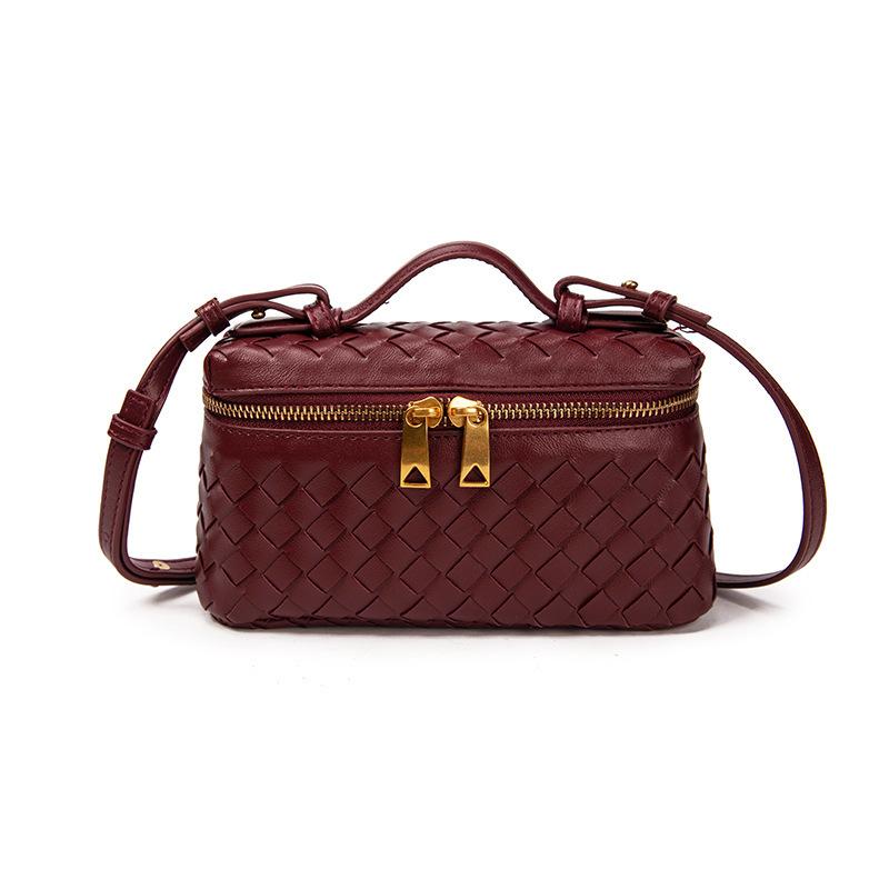 Trendy Hand-Woven New Fashionable One-Shoulder Portable Messenger Bag Niche Design Simple And Practical Lunch Box Bag