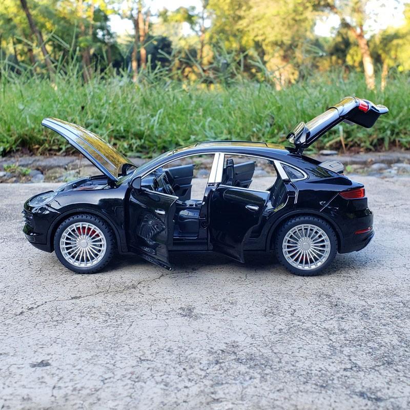 1/24 Porsche Cayenne S SUV Модель автомобиля из литого металла Моделирование Звук Свет Игрушки Коллекционные предметы Подарки на день рождения для детей