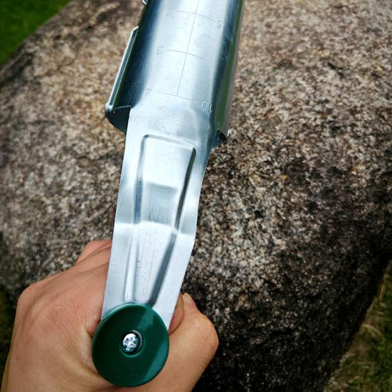 Копалка для посадки отверстий для семян и луковиц Легкий разбрасыватель садовых семян с деревянной ручкой Ручной инструмент для тюльпанов, нарциссов, шафрана
