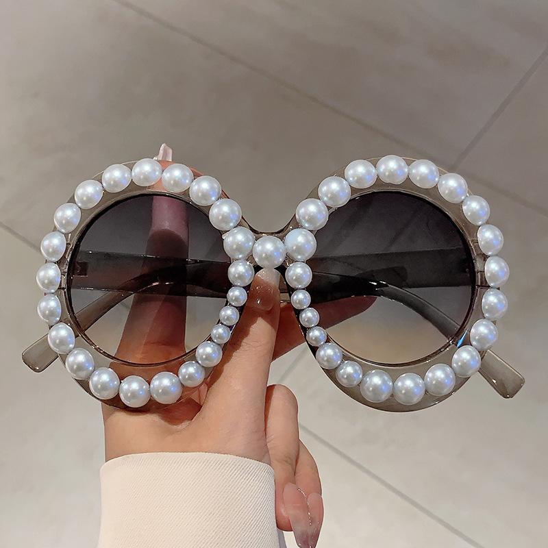 Non-polarized Retro Round Shades Women Chic White Pearl Decor Sunglasses Original Brand High Quality Vacation Beach Sun Glasses