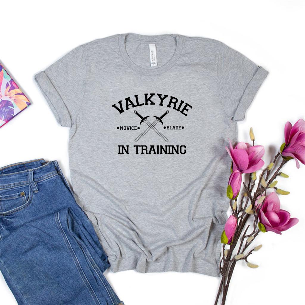 Футболка Valkyrie In Training Футболка Sarah J Maas Футболка ACOTAR Night Court Bookish Gift WoUnisex Футболки Летние футболки с графическим принтом Унисекс