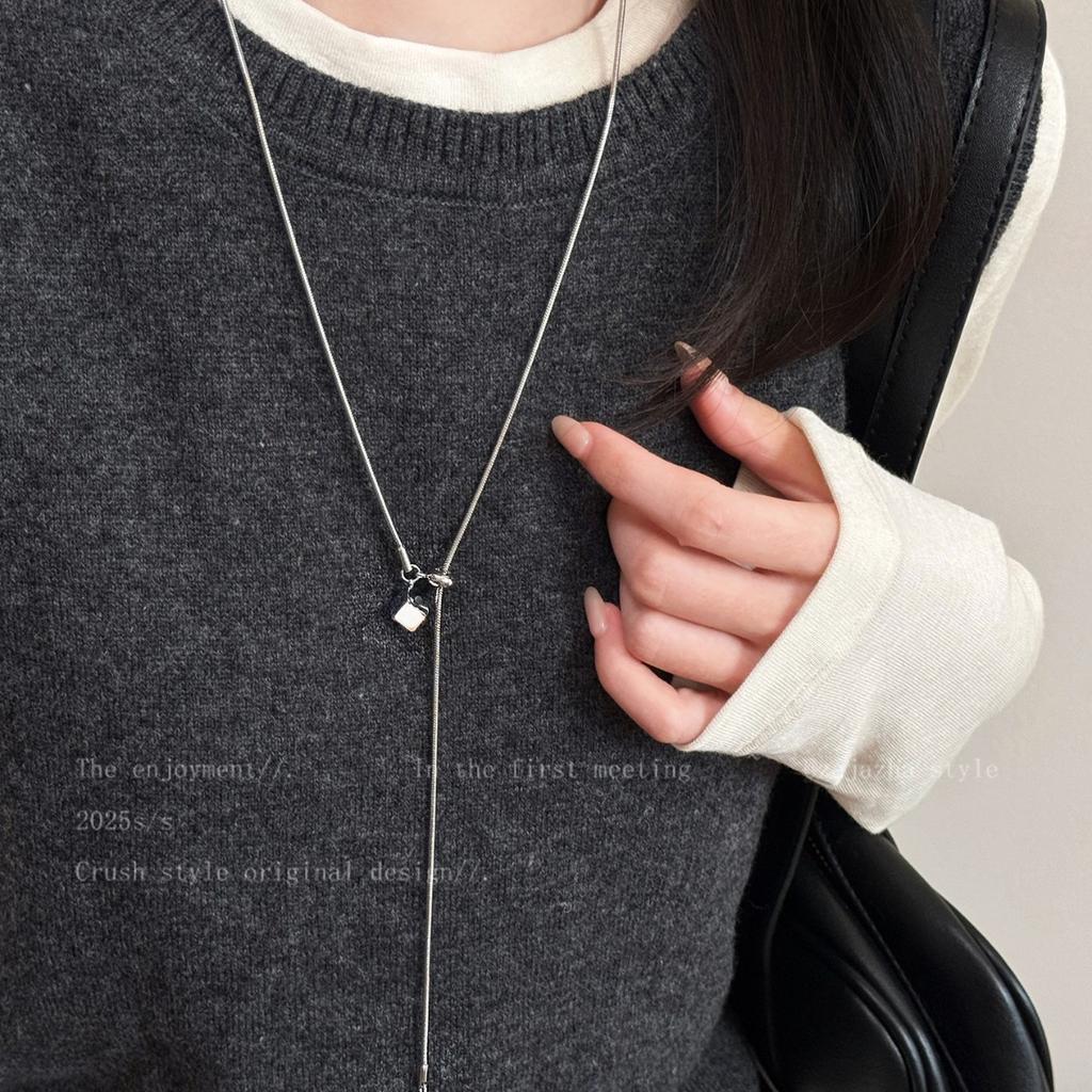 Simple metal square pendant necklace women's high-end light luxury niche sweater chain long pull adjustable accessories