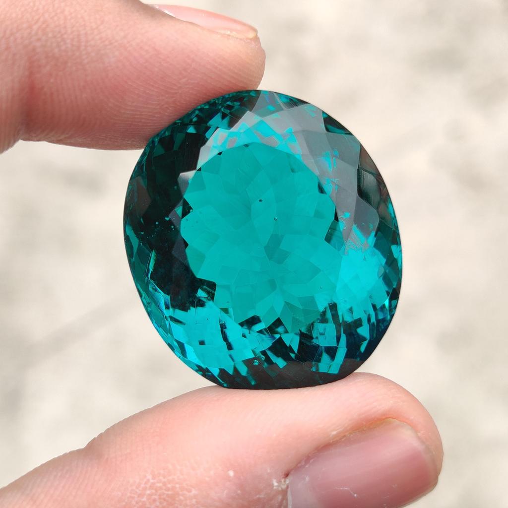 Огромный размер, ограненный вручную овальный стеклянный камень, отдельный камень, 88,50 карата, размер камня 30x26x20 мм.