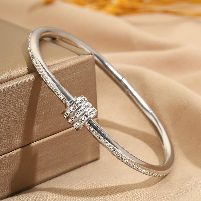New versatile and fashionable slim waist rotating opening light luxury style high-end bracelet