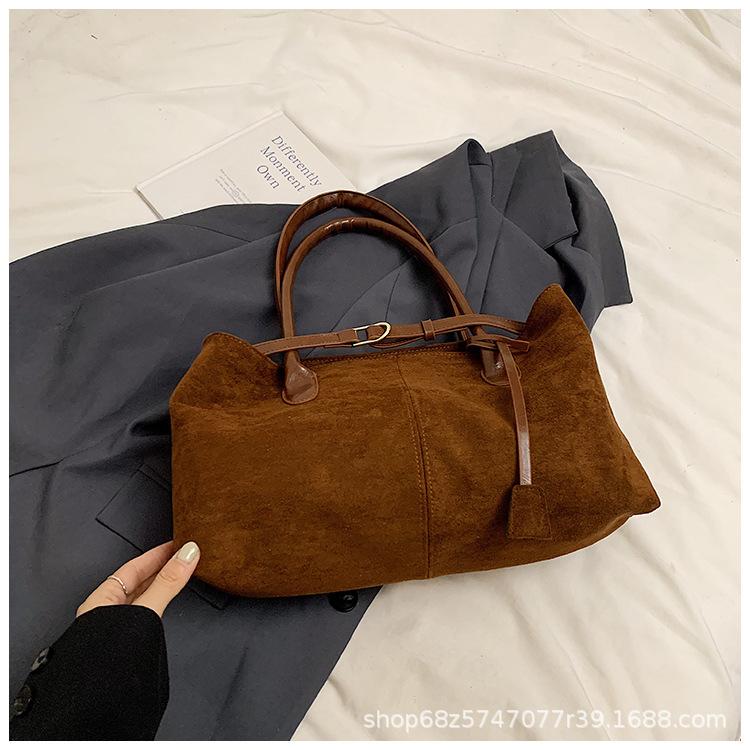 Осень и зима ретро большая вместимость замшевая бархатная сумка женская 2025 новая повседневная сумка-шоппер на плечо для поездок на работу