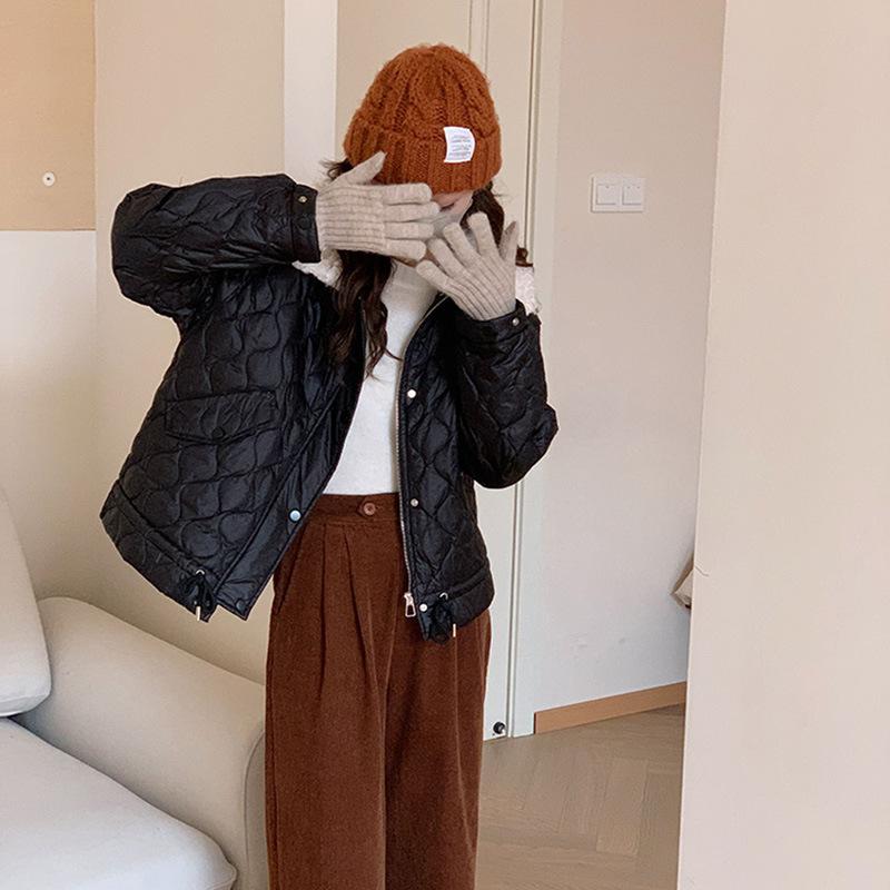 Короткий пуховик из овечьей шерсти для женщин 2024 года, зима, новый модный дизайн, теплое маленькое пальто с клеевым слоем, прилив