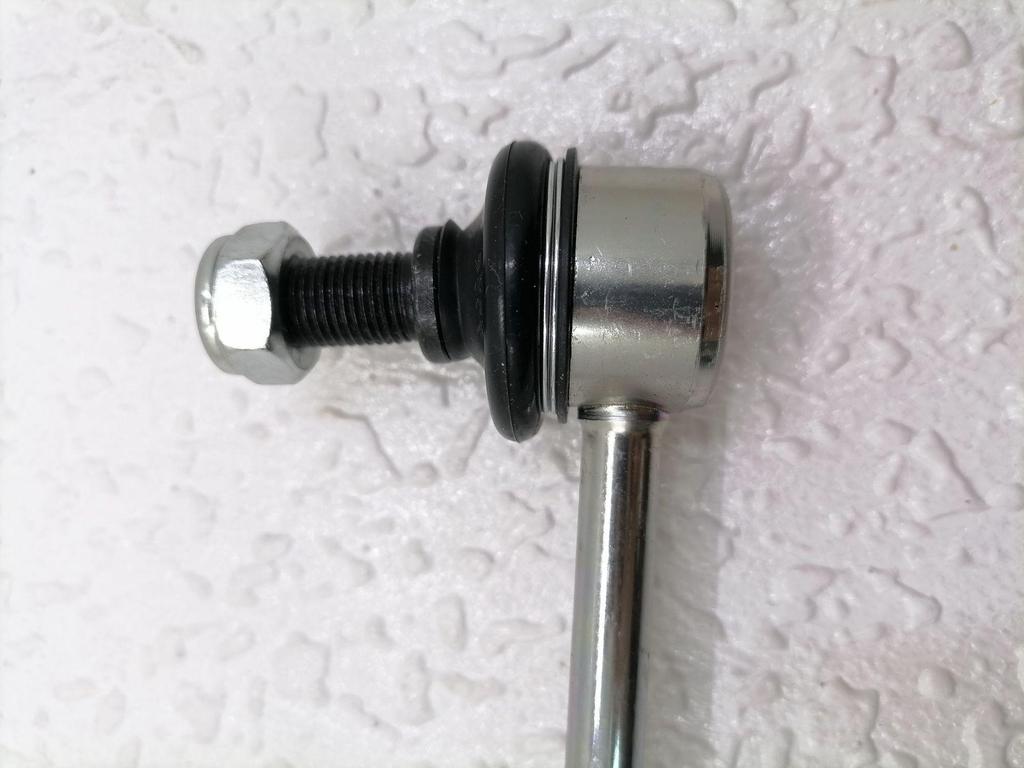 В наличии: Шаровая опора стабилизатора задней оси для Volkswagen Golf - Номера деталей 2K0505465B, 2K5 505 465 A