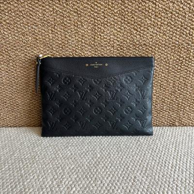 [Б/У] Сумка Daily Pouch 'Черная тисненая кожа Empreinte с монограммой' - Очень хорошее состояние #C573Y5