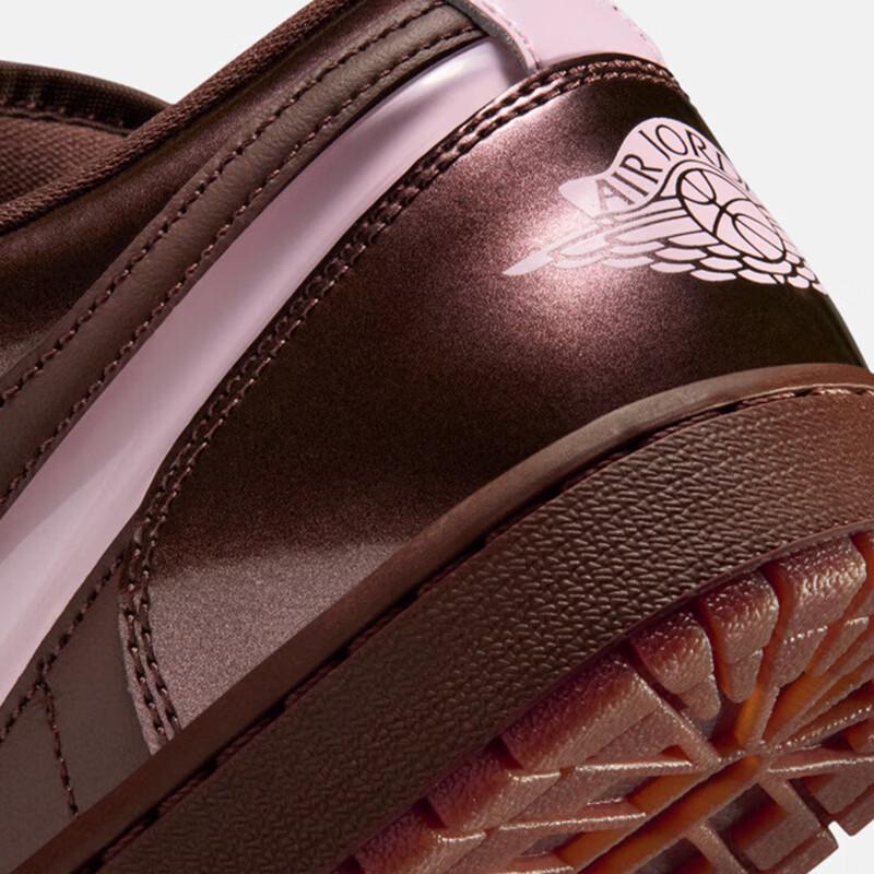 Jordan Женские кроссовки Air Jordan 1 Low, цвет Маillard Браун