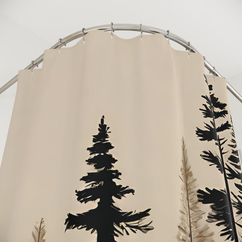 Шторка для душа «Сосны в туманном лесу» – Декор с изображением соснового леса, вдохновленный природой, Подарок в стиле Forestcore для нового дома или гостевой ванной