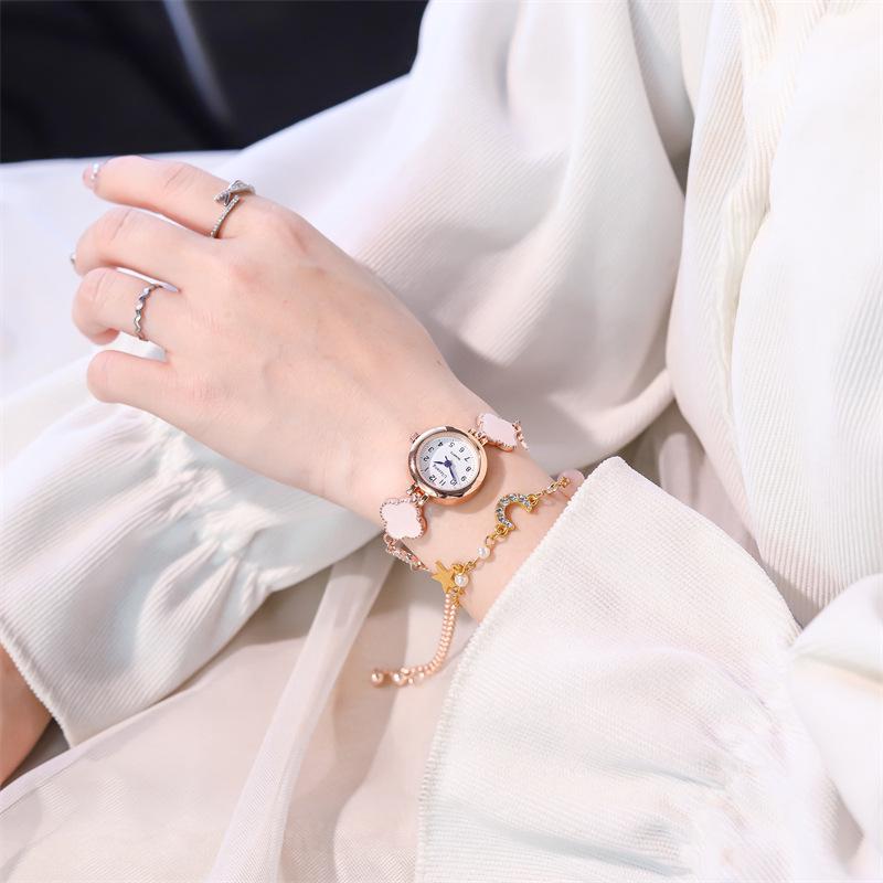 Шикарные нишевые женские часы в французском стиле: Элегантный и минималистичный дизайн с изысканным маленьким циферблатом и стильным браслетом