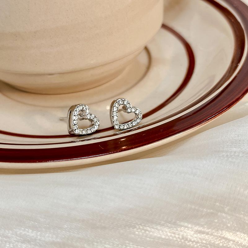 Summer New Products Are Simple, Personalized, Slightly Inlaid With Diamonds, Love Studs, Exquisite, Small, Trendy, Cool, Sweet, And Thin.