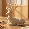 Домашний декор на Рождество 3D-печатная фигурка оленя, статуэтка лежащего оленя с колокольчиком, детализированная фигурка животного и рельефные узоры со снежинками,